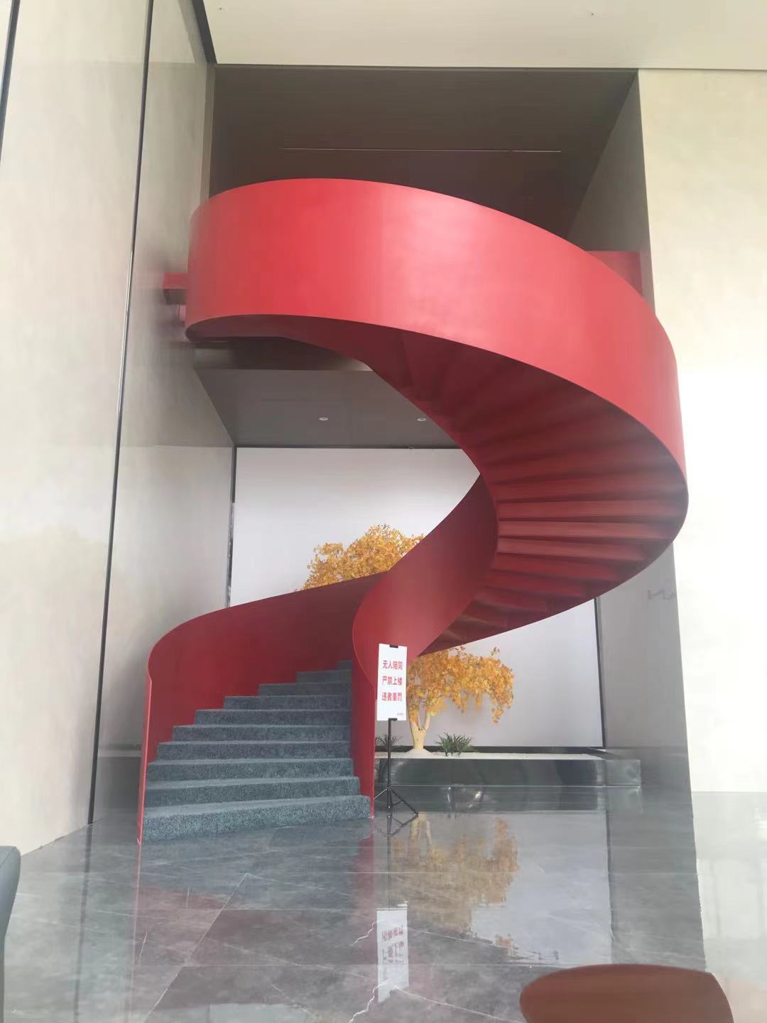 廣漢歐曼家具旋轉(zhuǎn)樓梯順利竣工